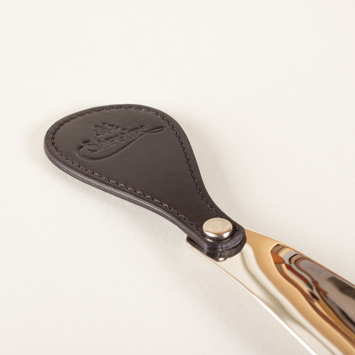 Saphir Médaille d'Or Black leather and metal shoe horn