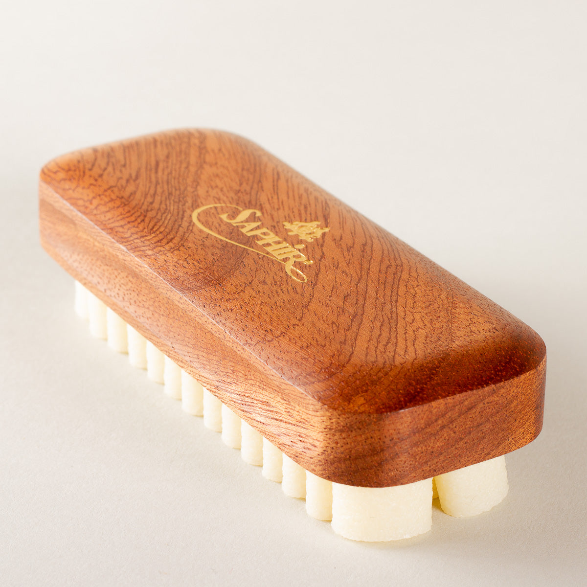 Saphir Médaille d'Or Suede crêpe brush